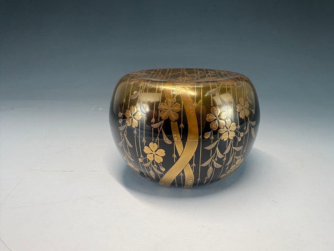 【中古品】茶道具　秀斉造　金ぼかし　しだれ桜蒔絵　河太郎棗