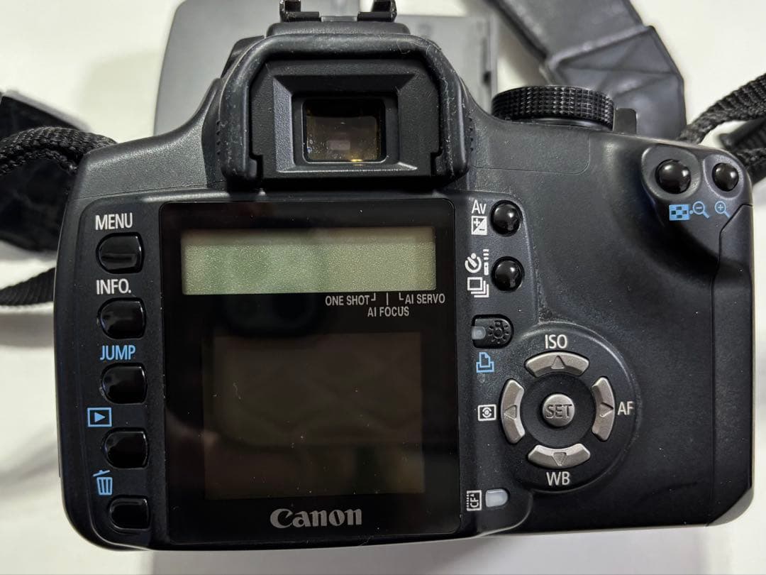 キャノン　Canon EOS Kiss N デジタル一眼レフカメラ　レンズ付き