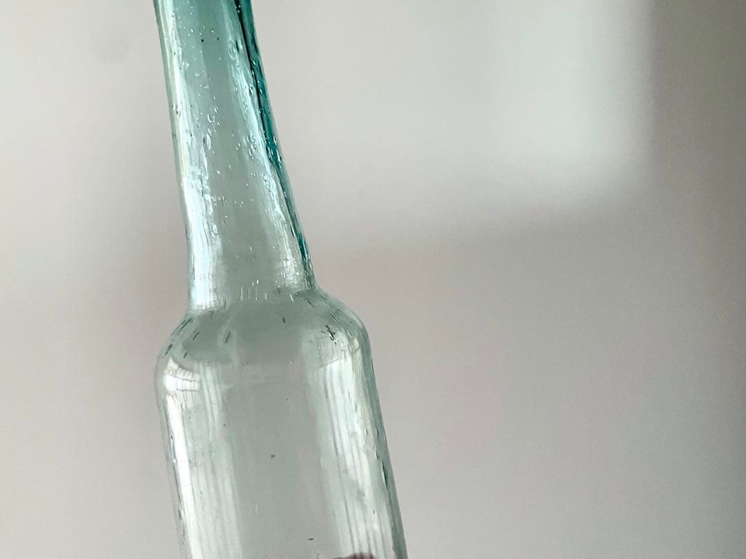 1700年代 フランス　薄いグリーンの香水瓶　手吹き　アンティーク 古道具 A