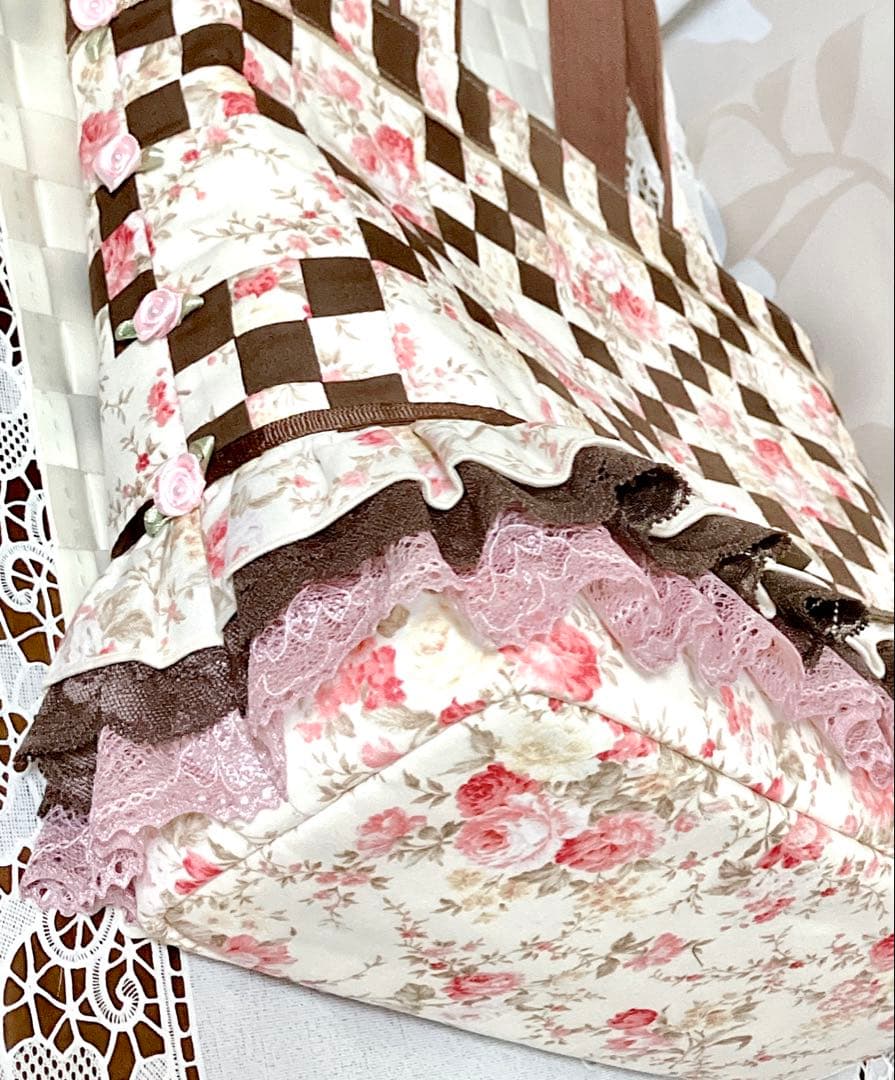 み*ん様 薔薇のパッチワーク フリルトートバッグ