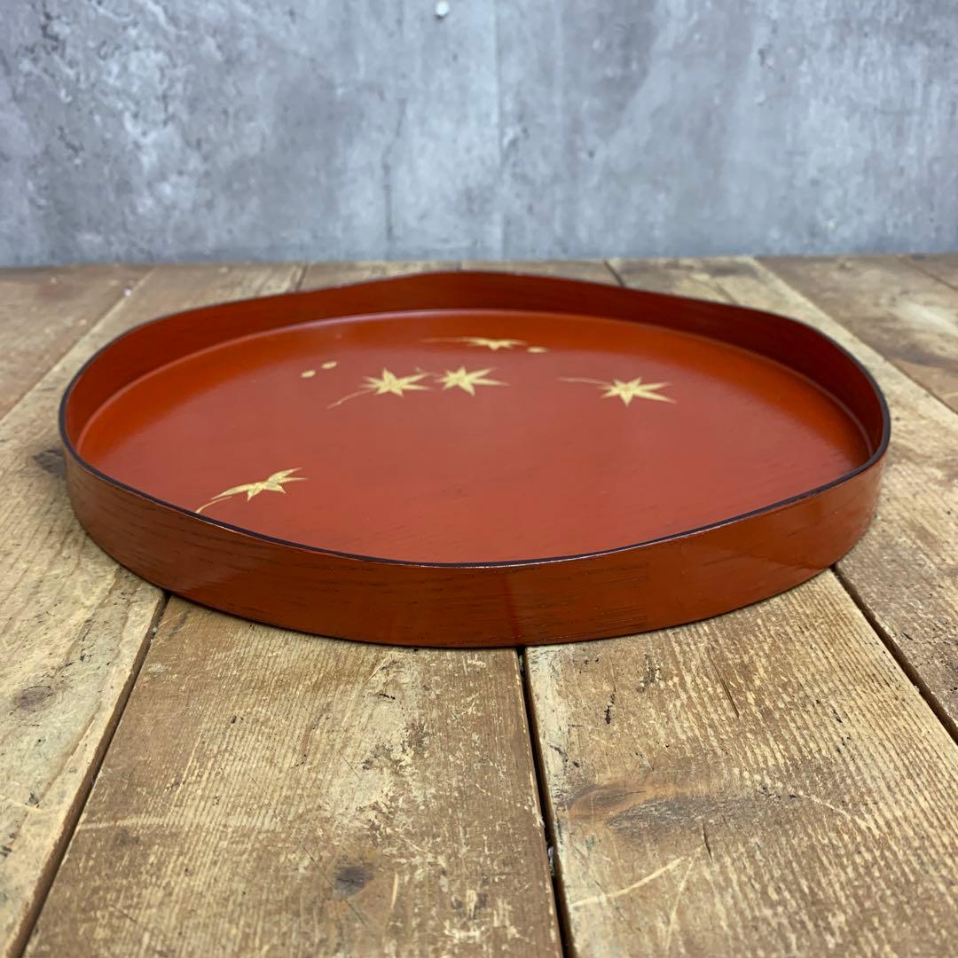 D-5 【デザイン盆】漆器 丸盆 なぶり盆 紅葉 蒔絵 朱塗り 変形盆 伝統工芸