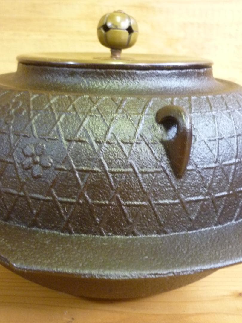 中古 透木釜 桜川地紋 鋳物鉄 平羽付釜 梅摘 茶道具 茶道 鉄分補給 サビ錆