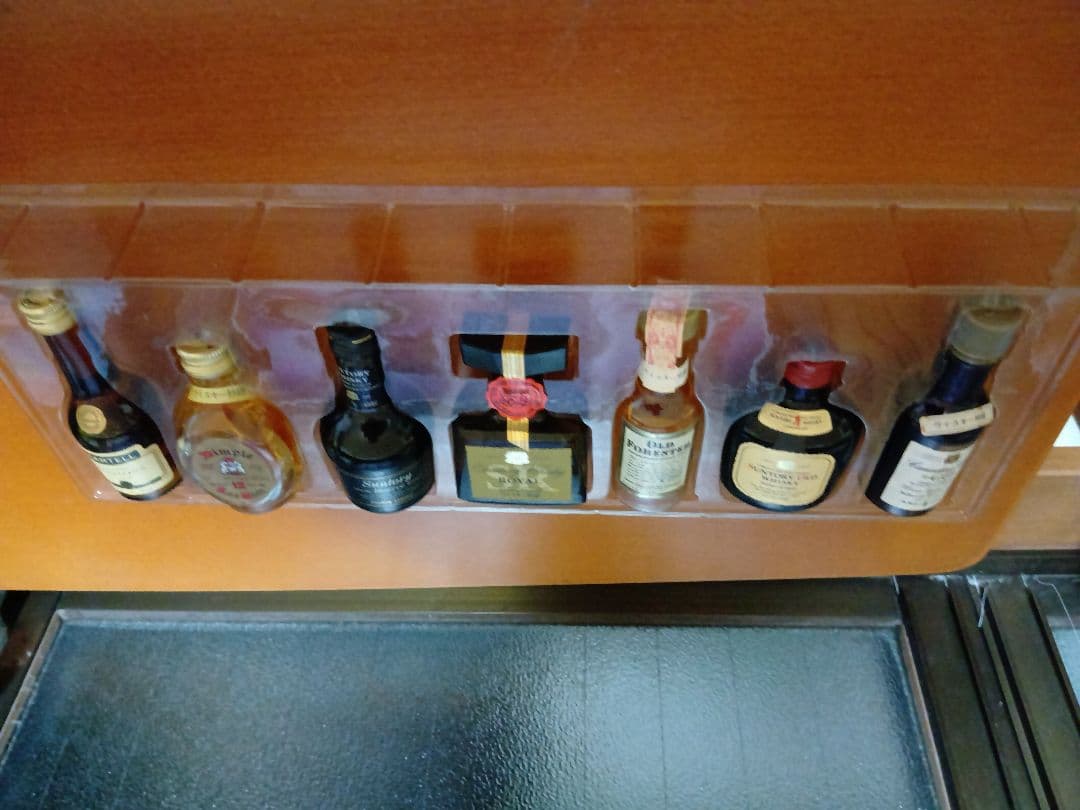 ミニチュアボトル　サントリー　全て特級表記　1989年以前ミニボトル　7本　古酒