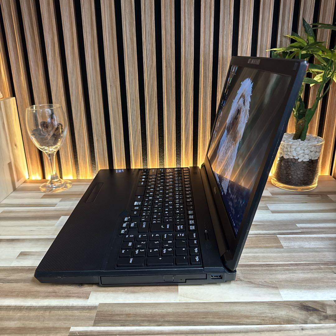 新型2022年式‼️LIFEBOOK A5512☘第12世代☘人気ノートパソコン