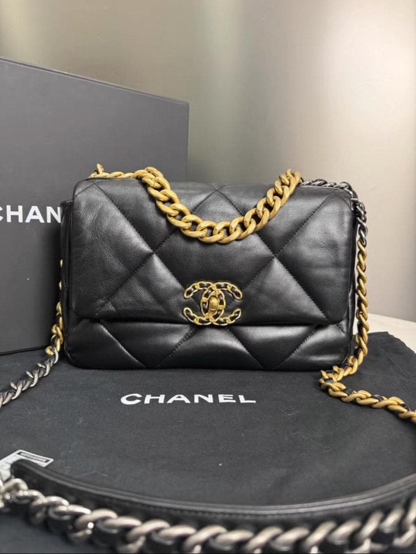 【極美品】CHANEL 19 Flap Bag ブラック トリプルメタルチェーン