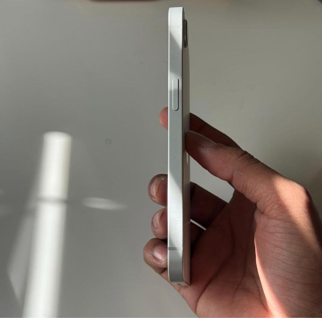 【美品】iPhone 16e｜128GB｜SIMフリー　純正バッテリー100％