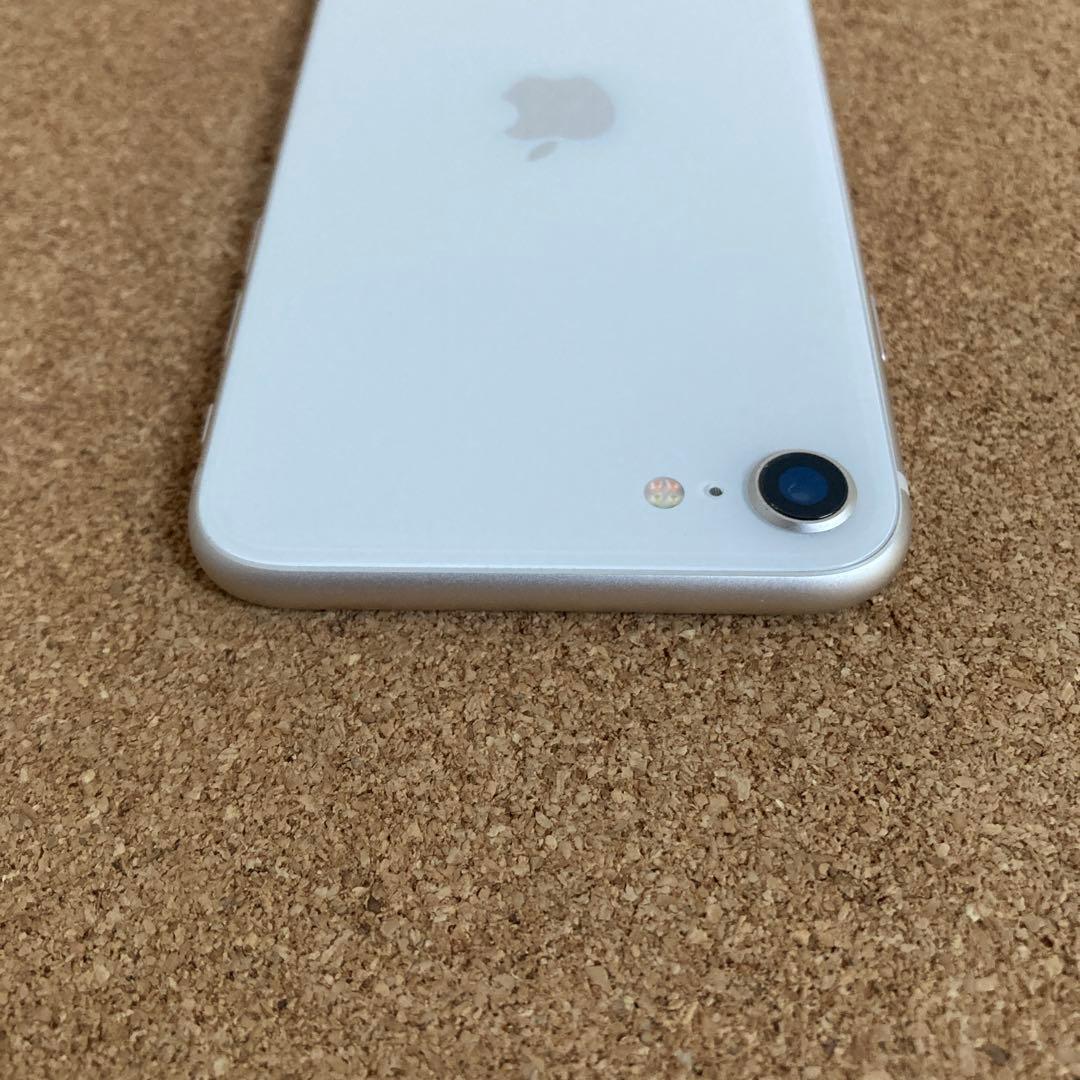 957 電池ほぼ新品☆iPhoneSE3 第3世代 64GB SIMフリー☆