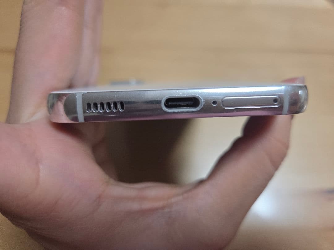 Samsung Galaxy S22 ホワイト 本体
