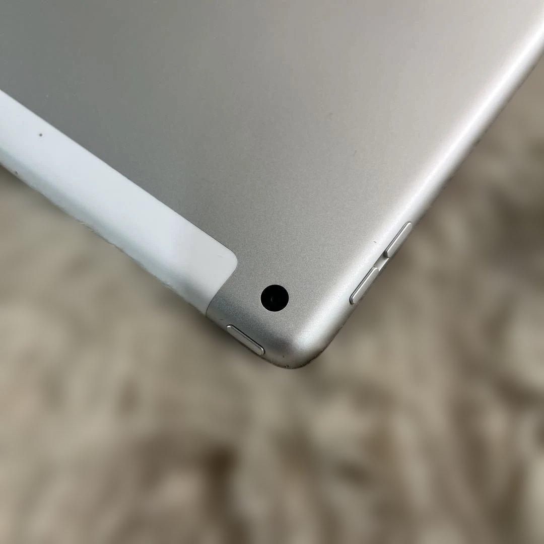Apple iPad (第８世代)32GB シルバー 中古