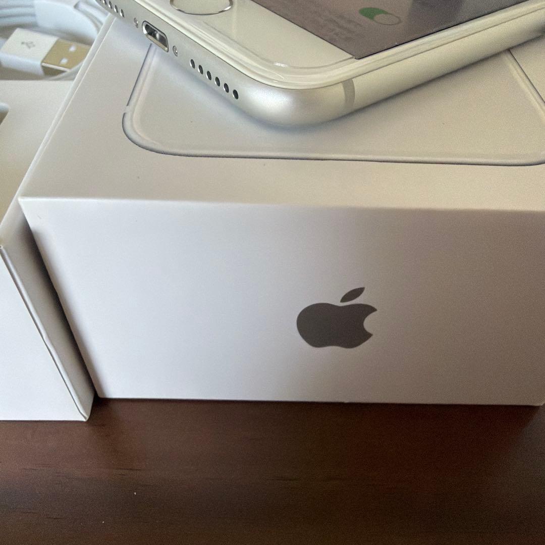 Apple iPhone 8 ホワイト 本体　64GB