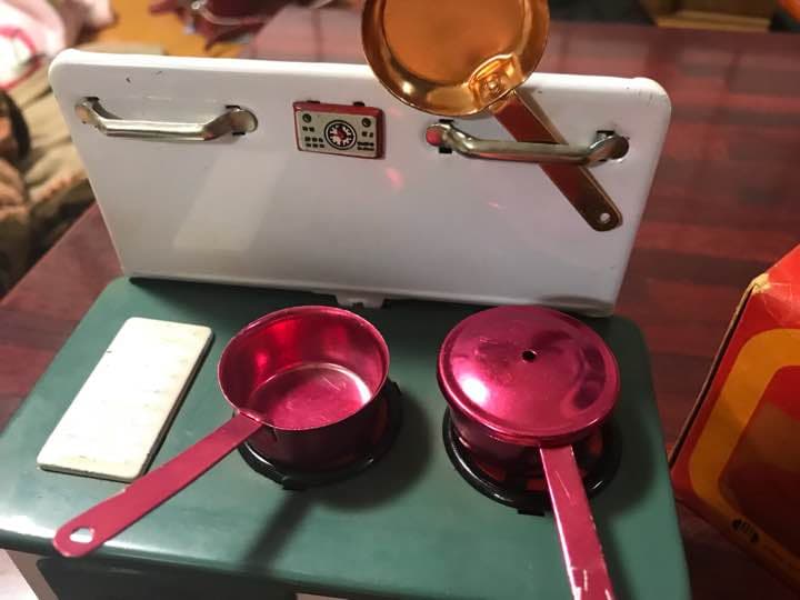 昭和時代の年代物。超！レトロ・ブリキ？キッチン玩具