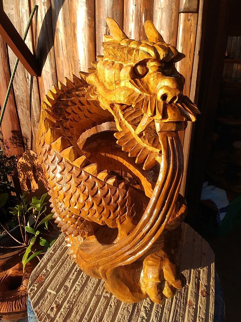 ドラゴンの木製彫刻 約30cm