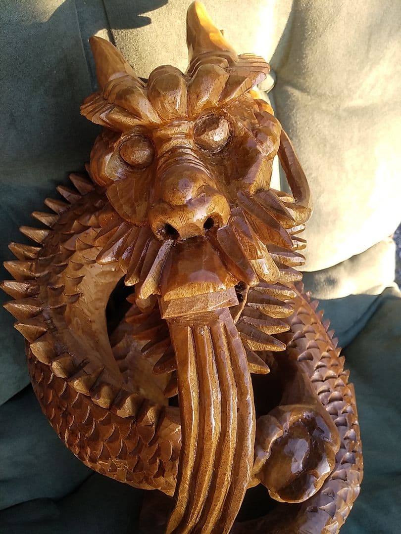 ドラゴンの木製彫刻 約30cm