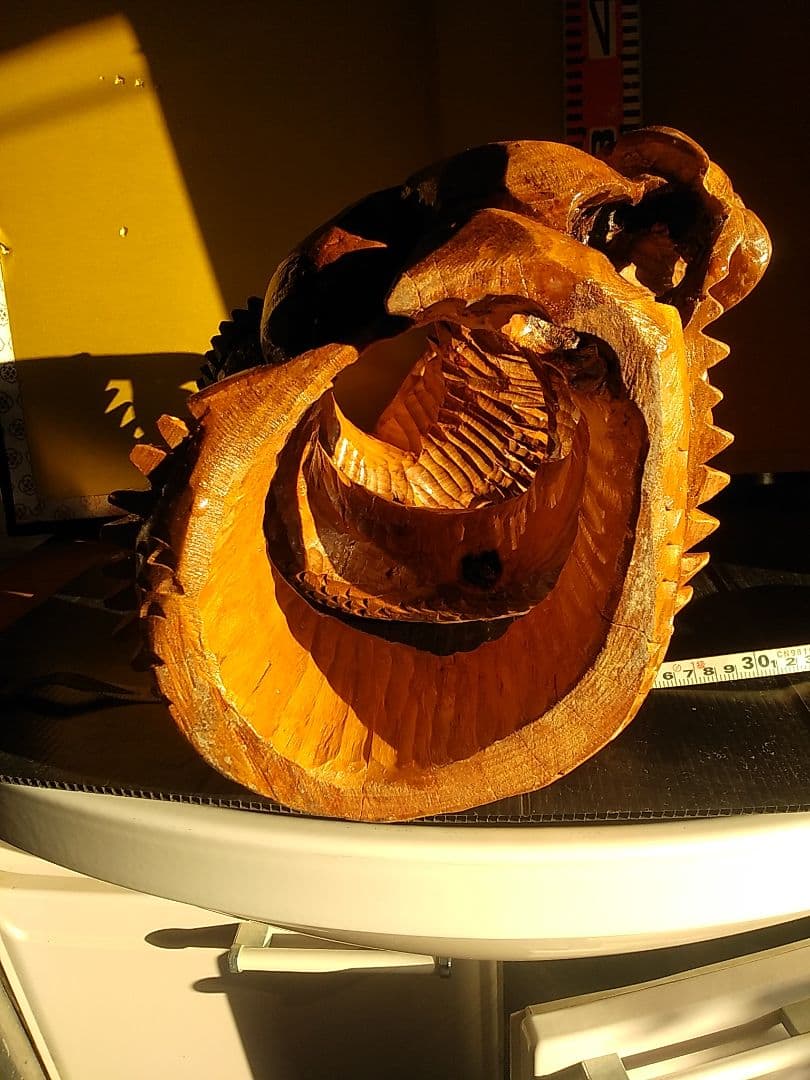 ドラゴンの木製彫刻 約30cm