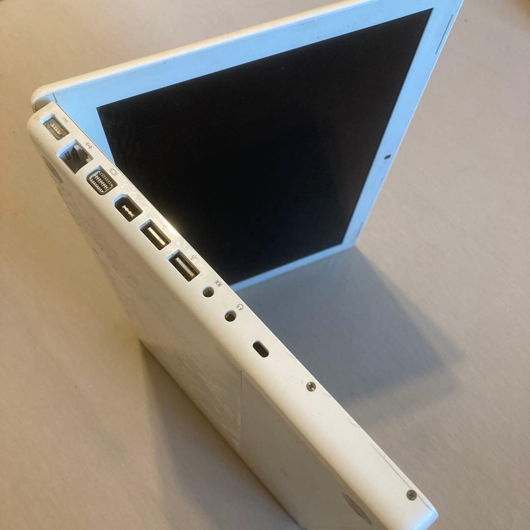 ジャンク品　ハードディスクなしMacBook A1181 ホワイト
