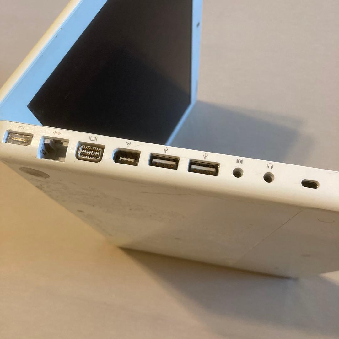 ジャンク品　ハードディスクなしMacBook A1181 ホワイト