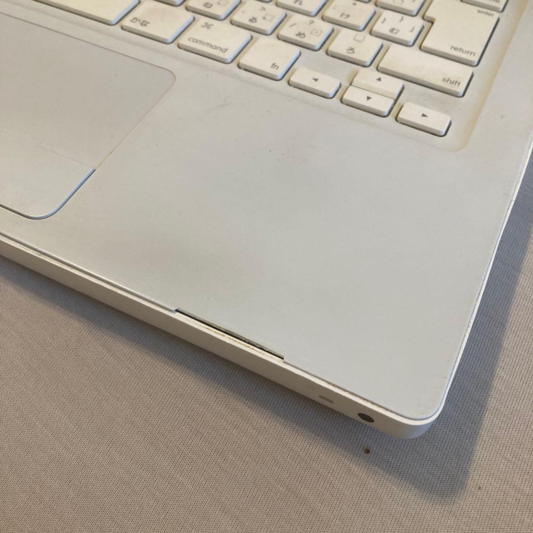 ジャンク品　ハードディスクなしMacBook A1181 ホワイト