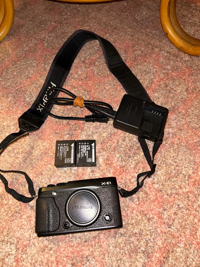 FUJIFILM X-E1 ミラーレスカメラ ブラック