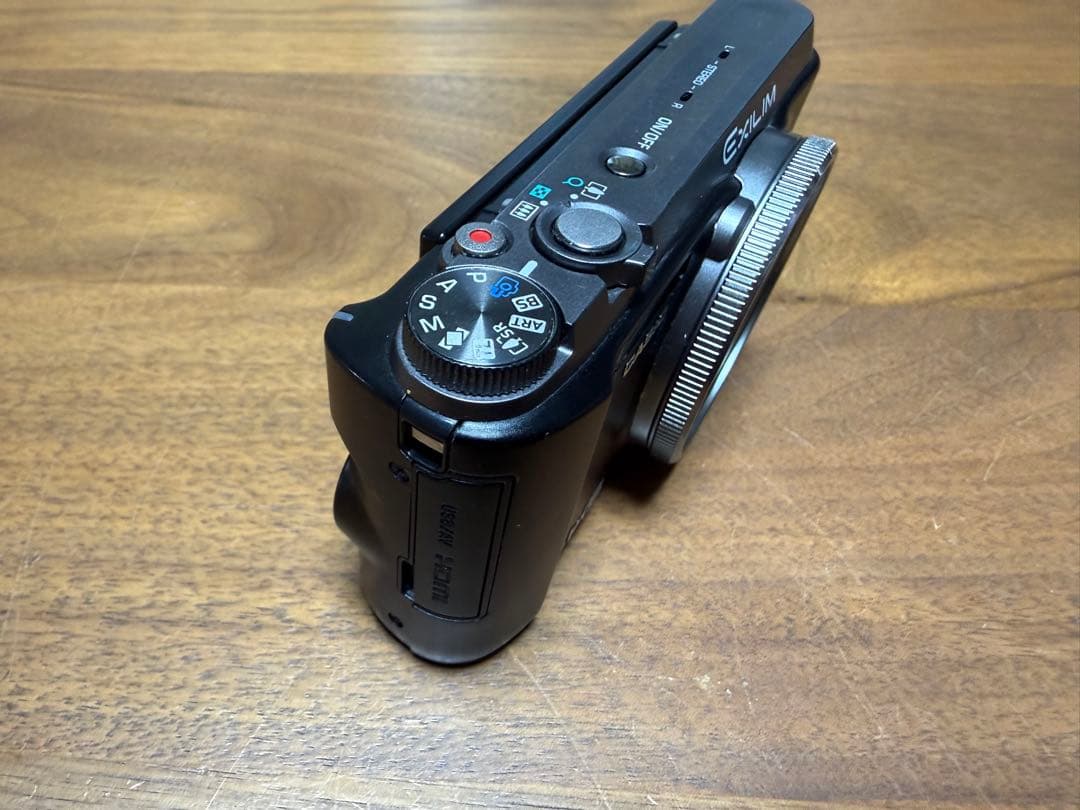 【人気色ブラック】 CASIO EXILIM EX-ZR1100 デジカメ
