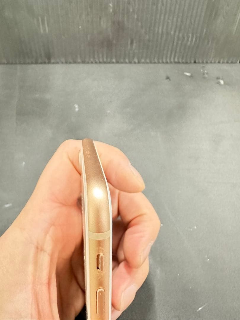 Apple iPhone 8 ゴールド 本体 ドコモ SIMフリー