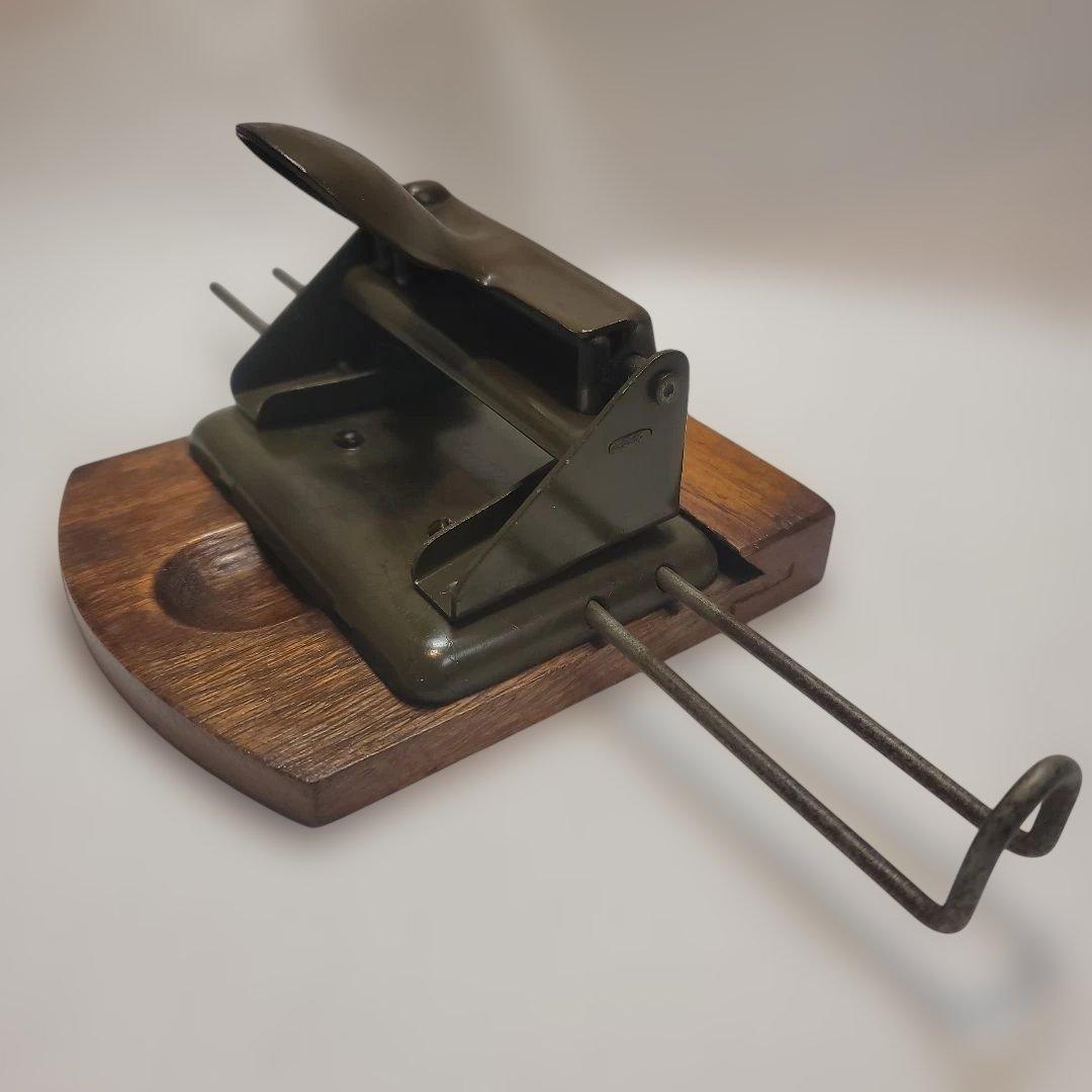 良品英国イギリスヴィンテージアンティーク two-hole puncher 実働