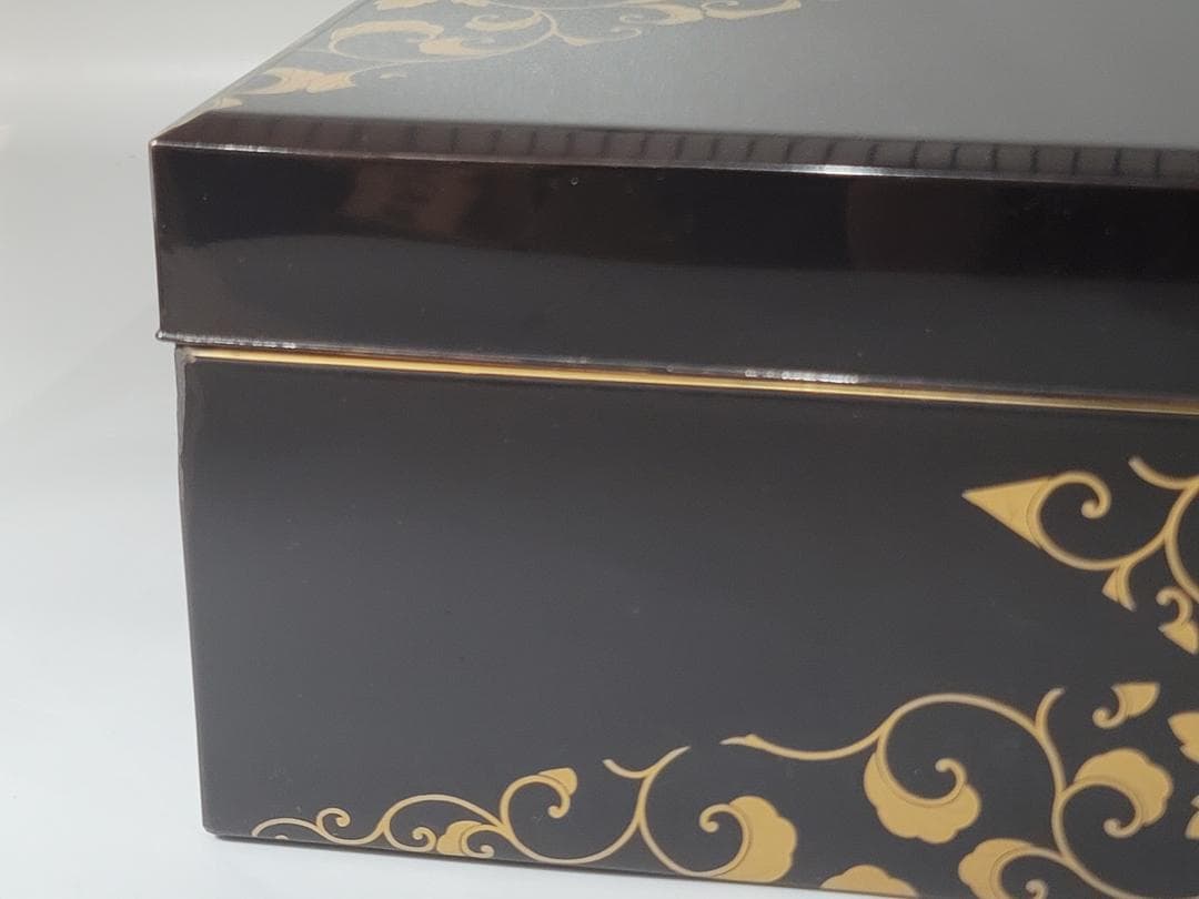 纏枝蓮花紋 蒔絵 四方 蓋物 古美術 DT326