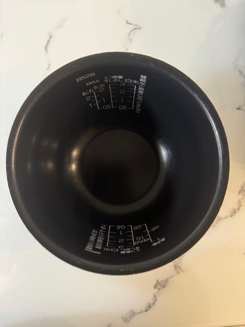 象印　ZOJIRUSHI　圧力IH炊飯ジャー NP-RM05 型2021年製