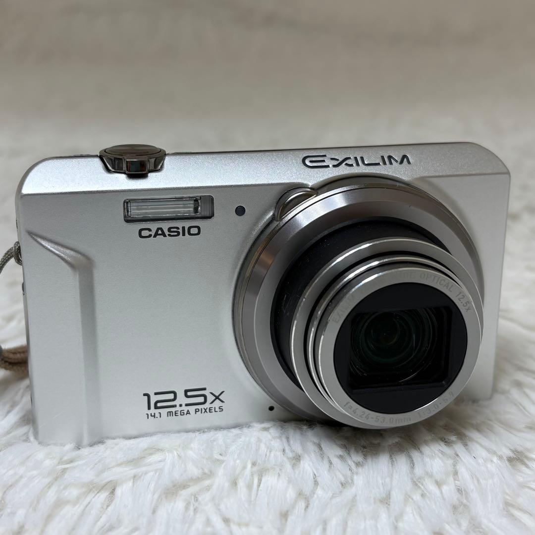 美品　CASIO カメラ　EX-ZS100 充電器　箱 コンデジ　動作品