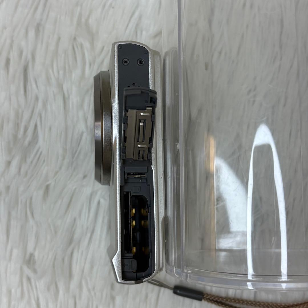 美品　CASIO カメラ　EX-ZS100 充電器　箱 コンデジ　動作品