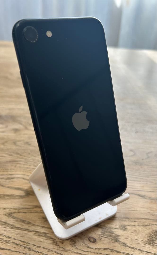 iPhone SE (第3世代) ブラック 本体 画面ひび割れあり　ジャンク
