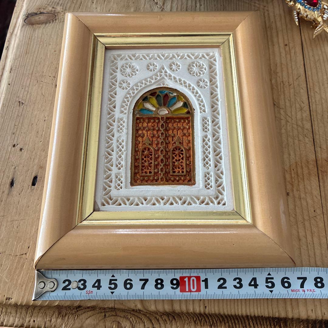 サウジアラビア　石膏彫刻伝統工芸　手彫額　幾何学模様　イスラムミフラーブアート