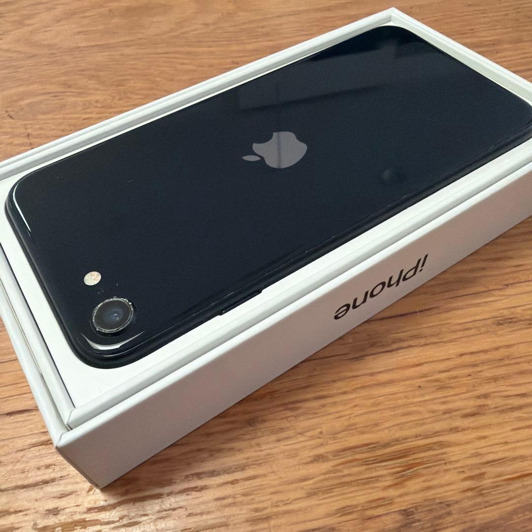 Apple iPhone SE3 (第3世代)ミッドナイト 本体