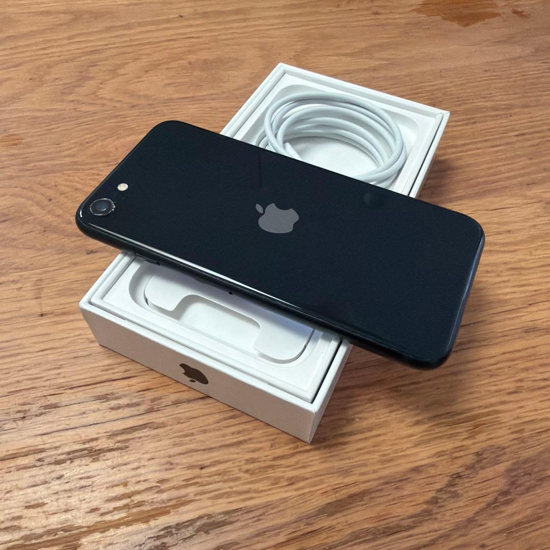 Apple iPhone SE3 (第3世代)ミッドナイト 本体