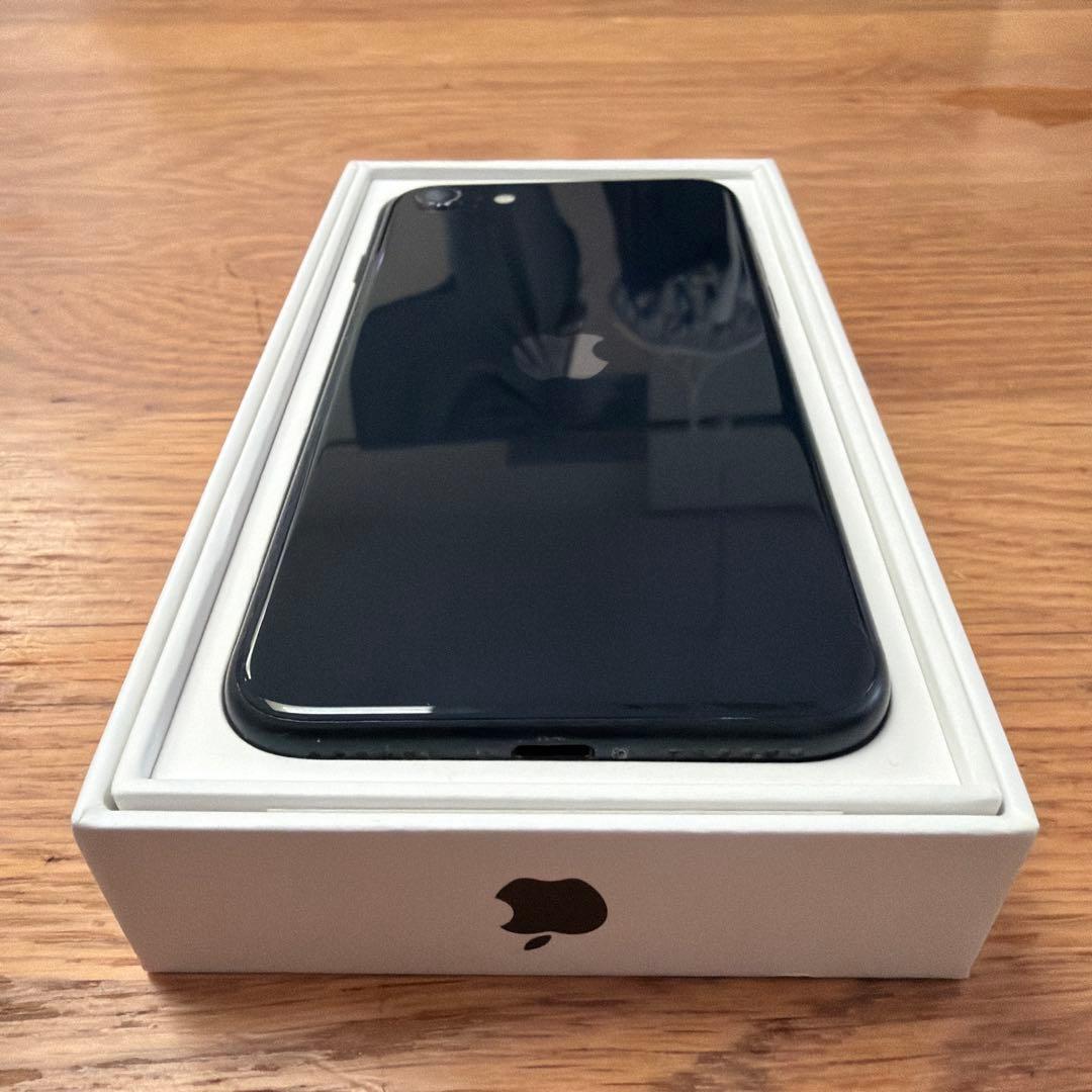 Apple iPhone SE3 (第3世代)ミッドナイト 本体