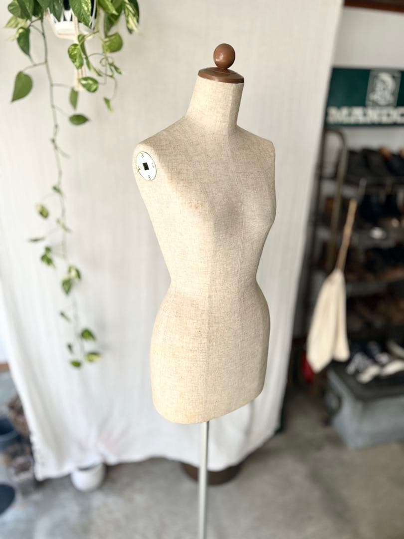 キイヤ製アパレル使用レディース腕付婦人トルソー/マネキン店舗ディスプレイプロ仕様