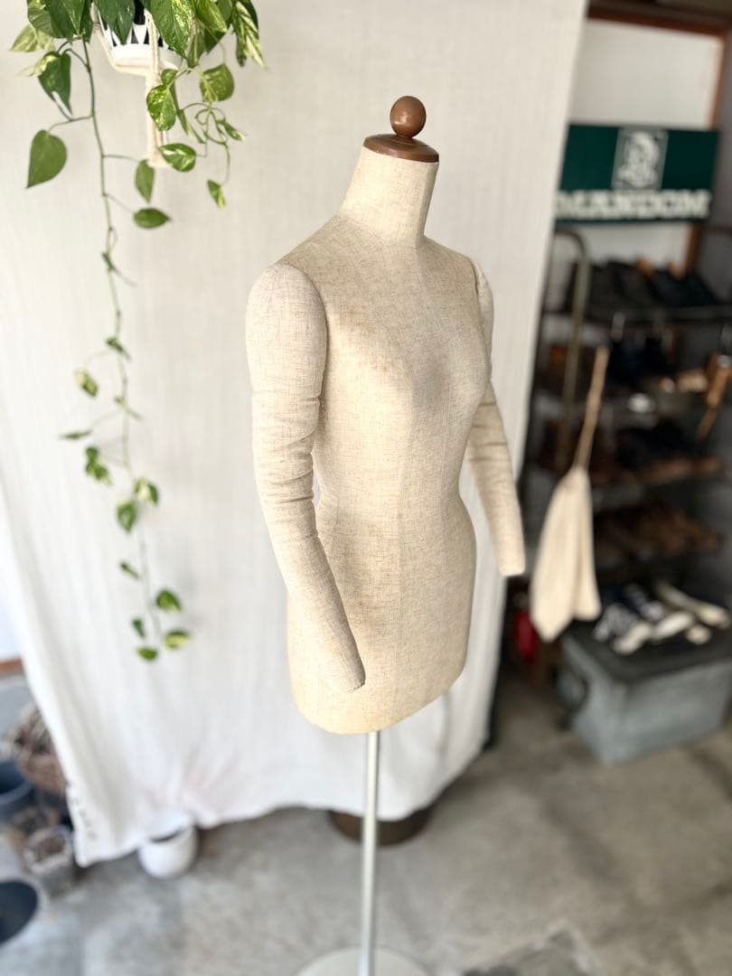 キイヤ製アパレル使用レディース腕付婦人トルソー/マネキン店舗ディスプレイプロ仕様