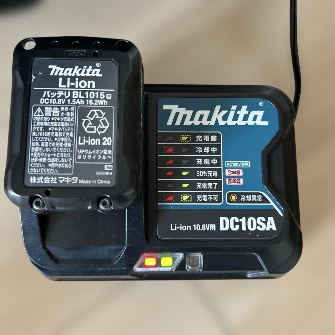 マキタコードレス掃除機　10.8v CL107FD　充電器•バッテリー付き