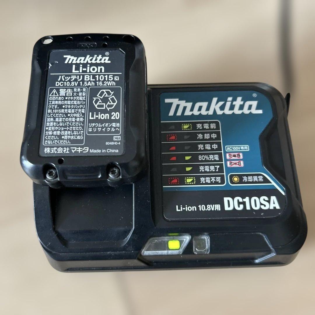 マキタコードレス掃除機　10.8v CL107FD　充電器•バッテリー付き