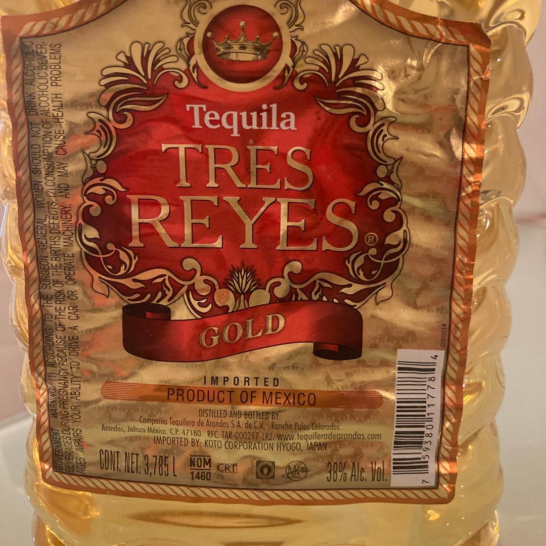 Tres Reyes Gold テキーラ 3.785L