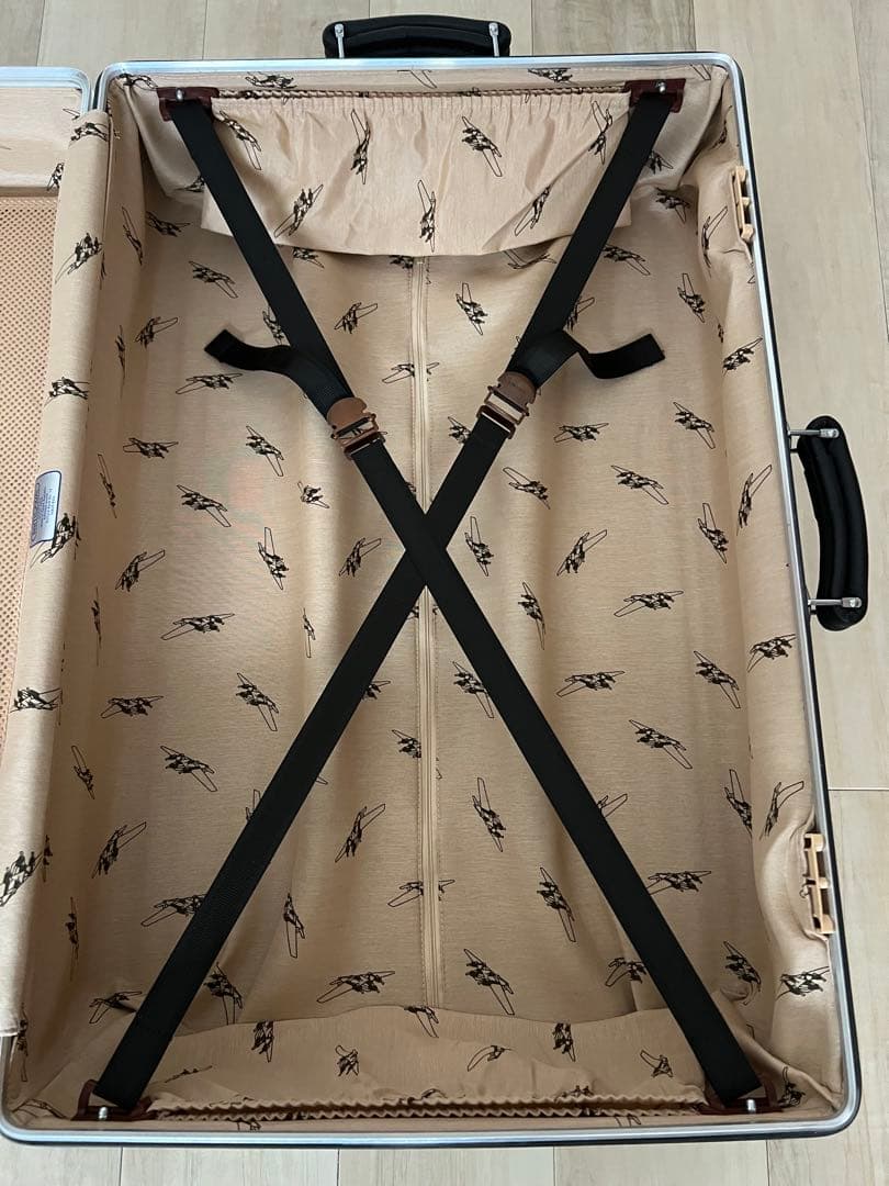 リモワ CLASSIC FLIGHT CHECK IN 84 L 4輪