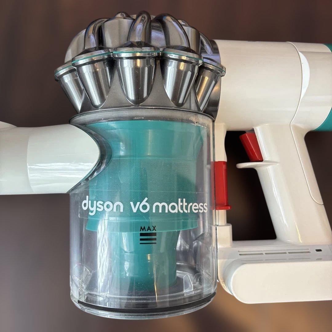 【美品】dyson v6 mattress コードレスクリーナー　布団クリーナー