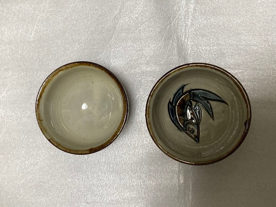 【未使用品】壺屋焼　新垣勲　カラカラおちょこ2こセット　魚模様　ヤチムン