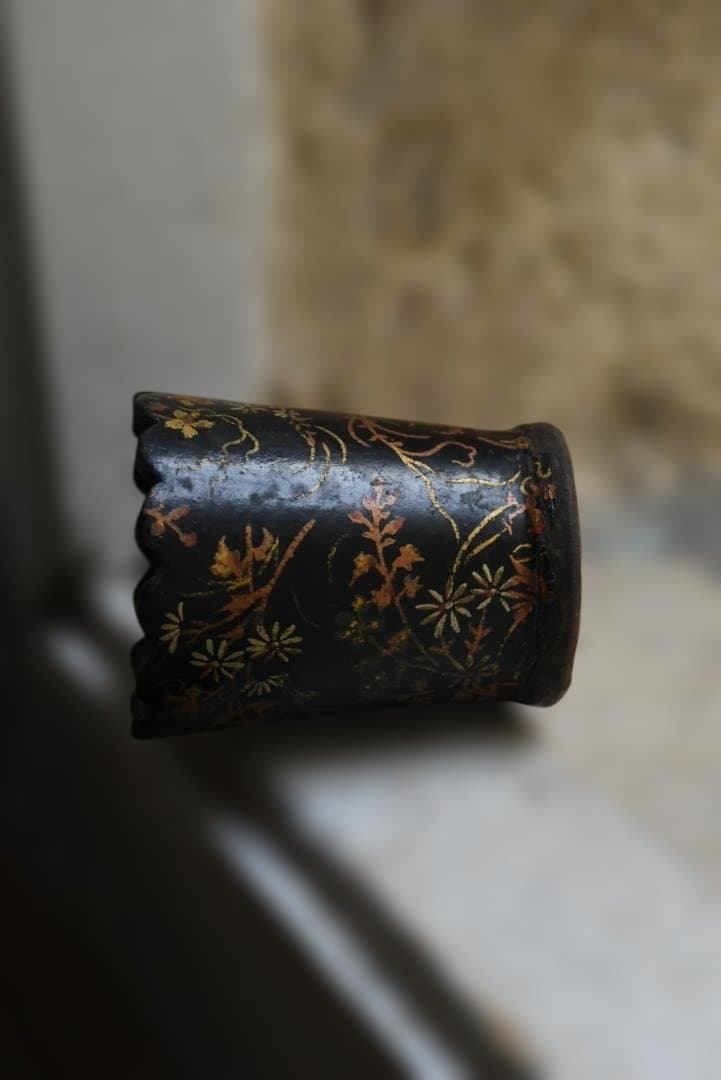 フランス19世紀　小花の愛らしいパピエマシェの盃　花リム器　アンティーク　N3