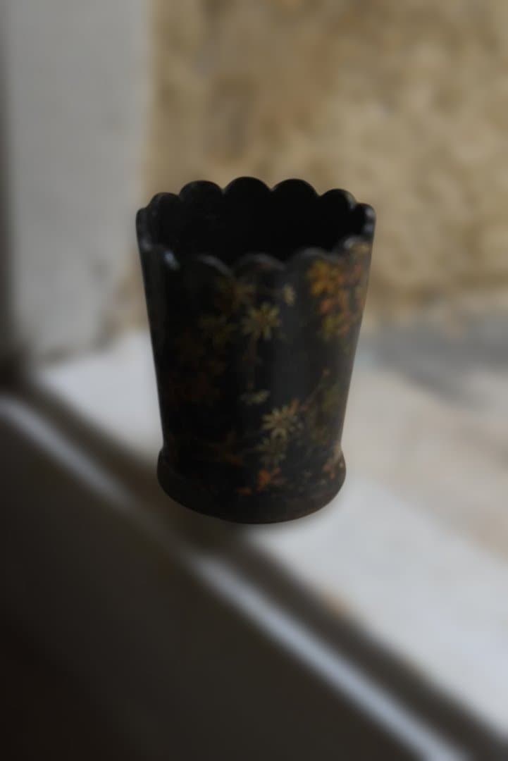 フランス19世紀　小花の愛らしいパピエマシェの盃　花リム器　アンティーク　N3