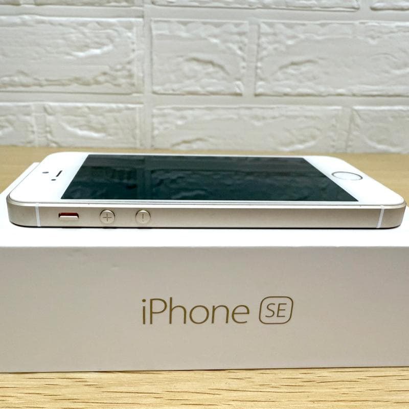 iPhone SE 第１世代 64GB SIMフリー バッテリー95％ 付属品有