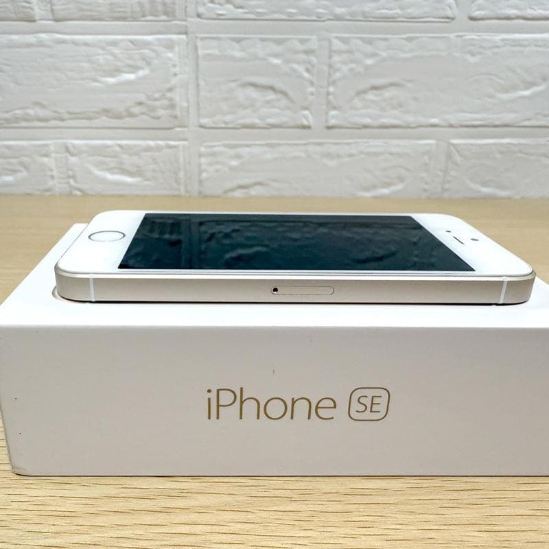 iPhone SE 第１世代 64GB SIMフリー バッテリー95％ 付属品有
