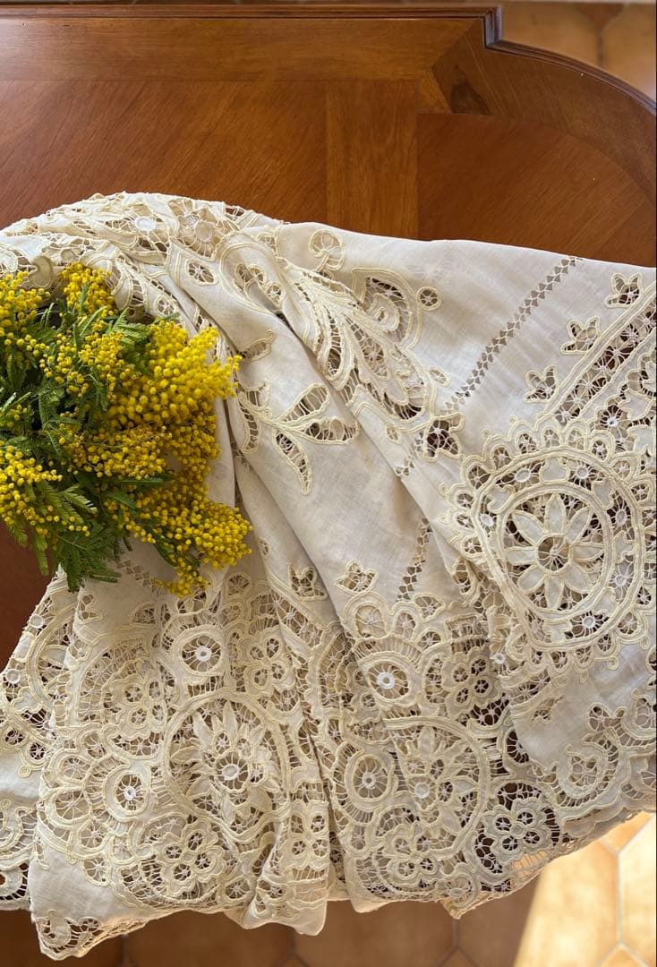 ◆今だけSALEフランスアンティーク手刺繍大判テーブルクロスカバーソファーベッド
