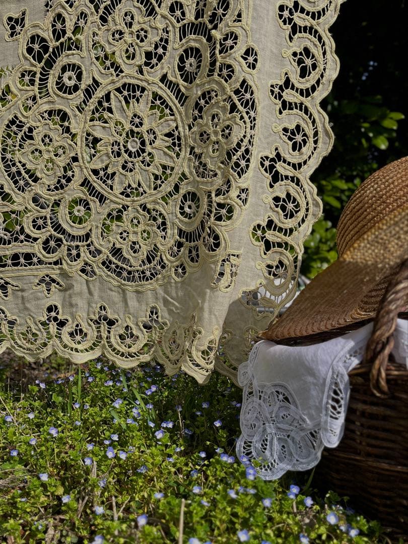 ◆今だけSALEフランスアンティーク手刺繍大判テーブルクロスカバーソファーベッド