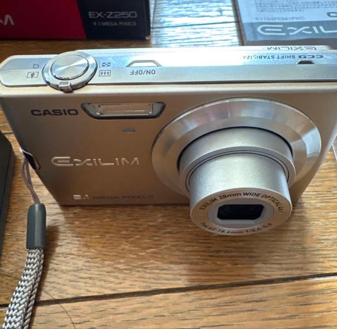 CASIO EXILIM EX-Z250 コンパクトデジタルカメラ