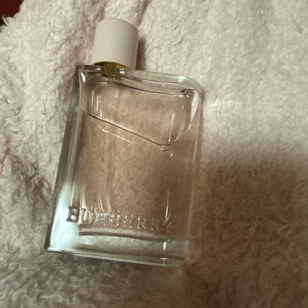 c*す様 バーバリー ハー オードパルファム 50ml（現品）　新品